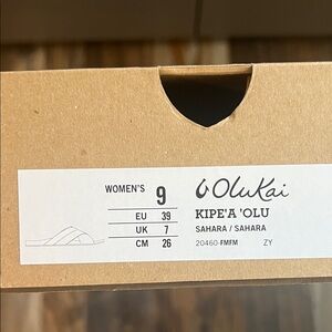 OluKai Kipe'a 'Olu Sandals - Sahara